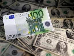 EUR/USD Falls as Political Unrest in France and Strong US Data Support USD